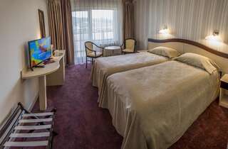 Отель Hotel Caprioara Ковасна Двухместный номер с 1 кроватью и бальнеотерапией-2